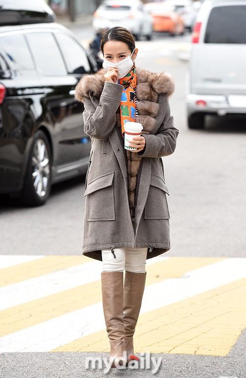 Style sao Hàn tuần qua: Song Hye Kyo đụng hàng Rosé lẫn Lisa BLACKPINK-9