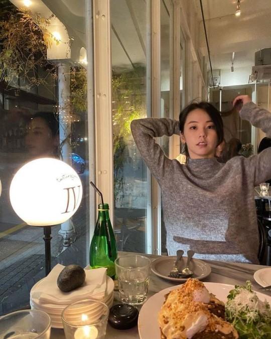 Style sao Hàn tuần qua: Song Hye Kyo đụng hàng Rosé lẫn Lisa BLACKPINK-11