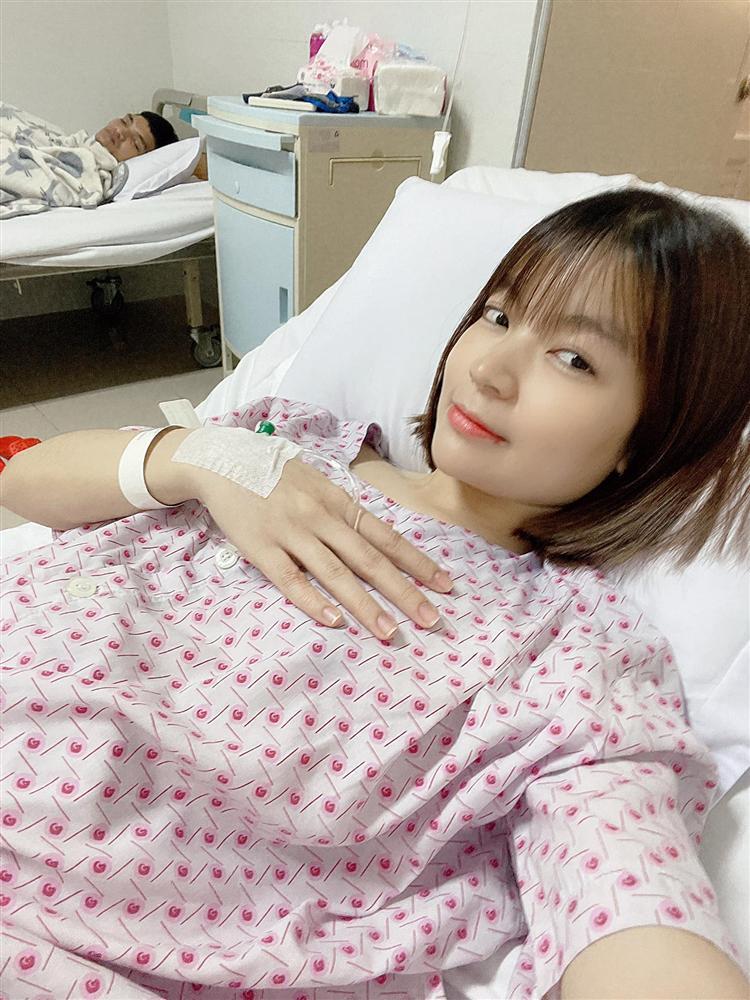 Hình ảnh đầu tiên về vợ Mạc Văn Khoa sau ca vượt cạn cấp cứu-3