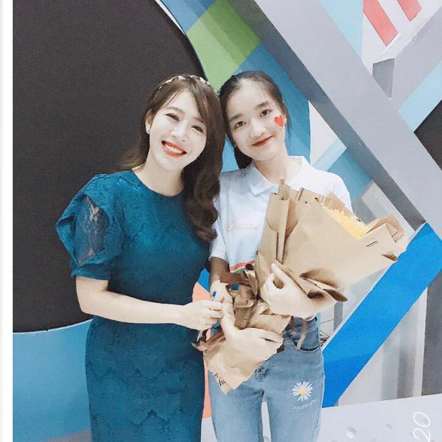 Cặp chị em song sinh chiếm spotlight Olympia vì đã xinh lại còn học đỉnh-4