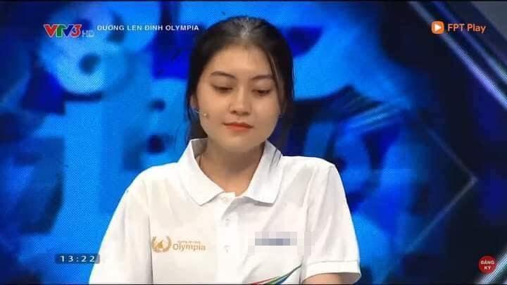 Cặp chị em song sinh chiếm spotlight Olympia vì đã xinh lại còn học đỉnh-6