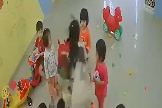 Cô giáo mầm non nói gì về việc đánh trẻ?