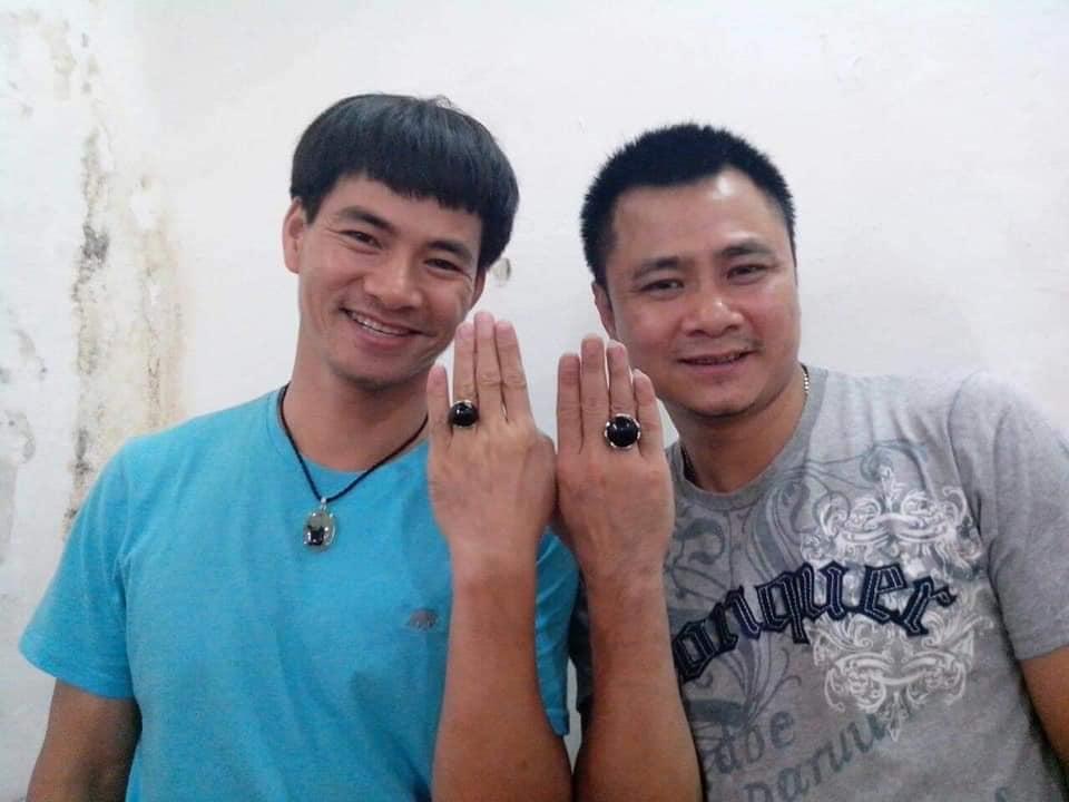 Sau sự cố phòng uyên ương, Xuân Bắc - Tự Long bất ngờ đeo nhẫn đôi ngón áp út-1