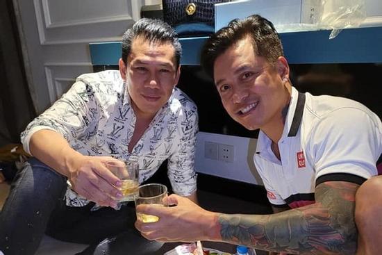Tuấn Hưng ăn uống cùng chồng cũ Lệ Quyên, trạng thái đính kèm gây chú ý