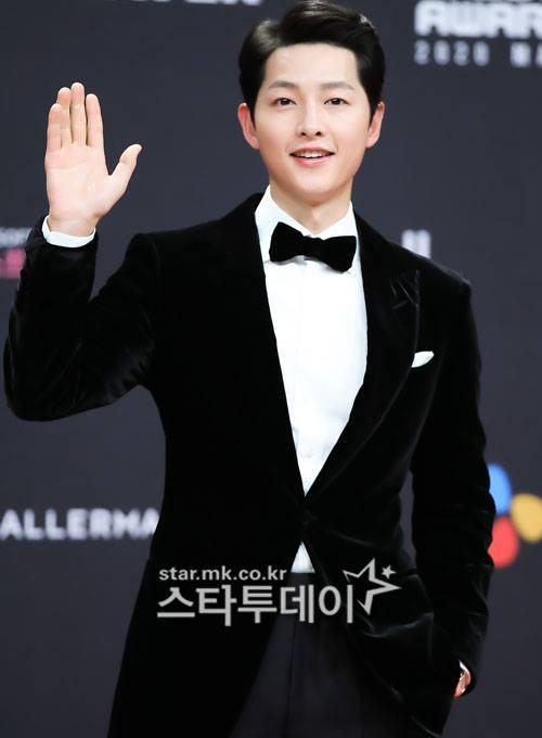 Siêu thảm đỏ MAMA 2020: Song Joong Ki lịch lãm, NCT gây choáng với 23 thành viên-1
