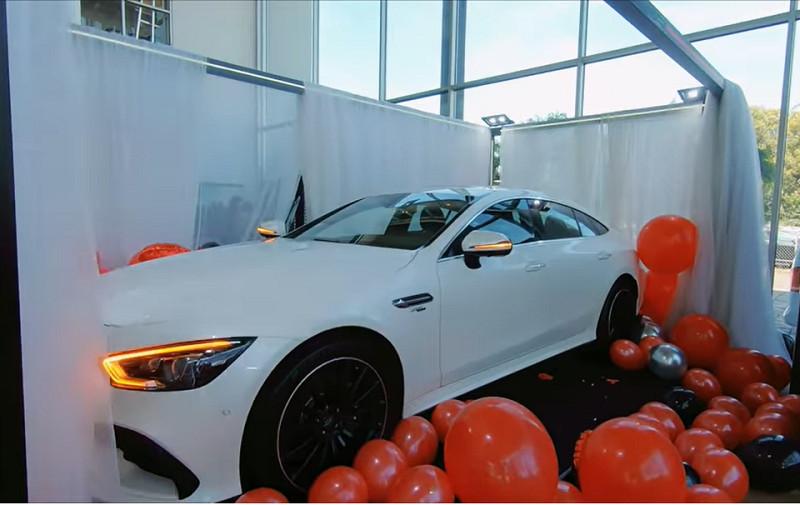 Danh tính gái xinh chơi lớn, tự tay tậu xế hộp 6,3 tỷ đang gây xôn xao MXH-1