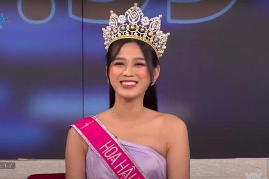 Hoa hậu Đỗ Thị Hà lộ khuyết điểm kém xinh, may nhờ khuôn mặt vớt vát lại