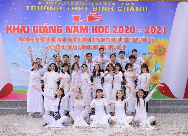 Học hành căng thẳng, cả lớp rủ nhau làm một việc mà ai nhìn vào cũng cười bò-7