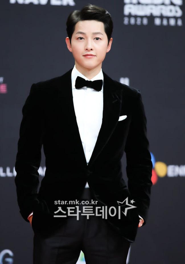 Hình ảnh cận mặt làm lộ dấu hiệu lão hóa của Song Joong Ki-3