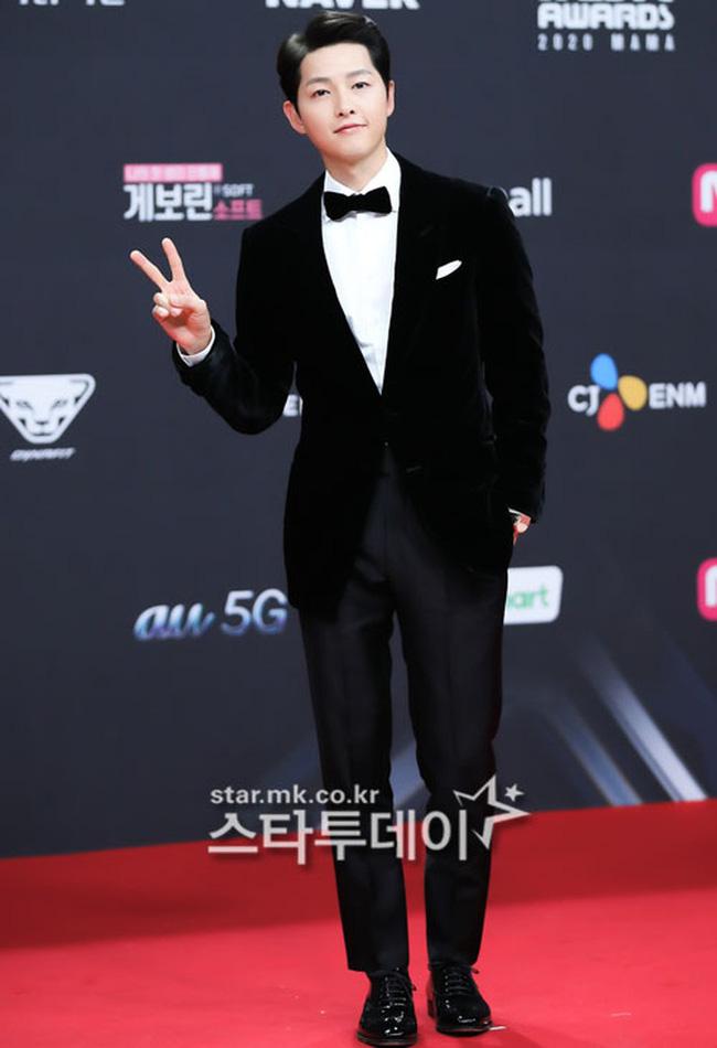 Hình ảnh cận mặt làm lộ dấu hiệu lão hóa của Song Joong Ki-4