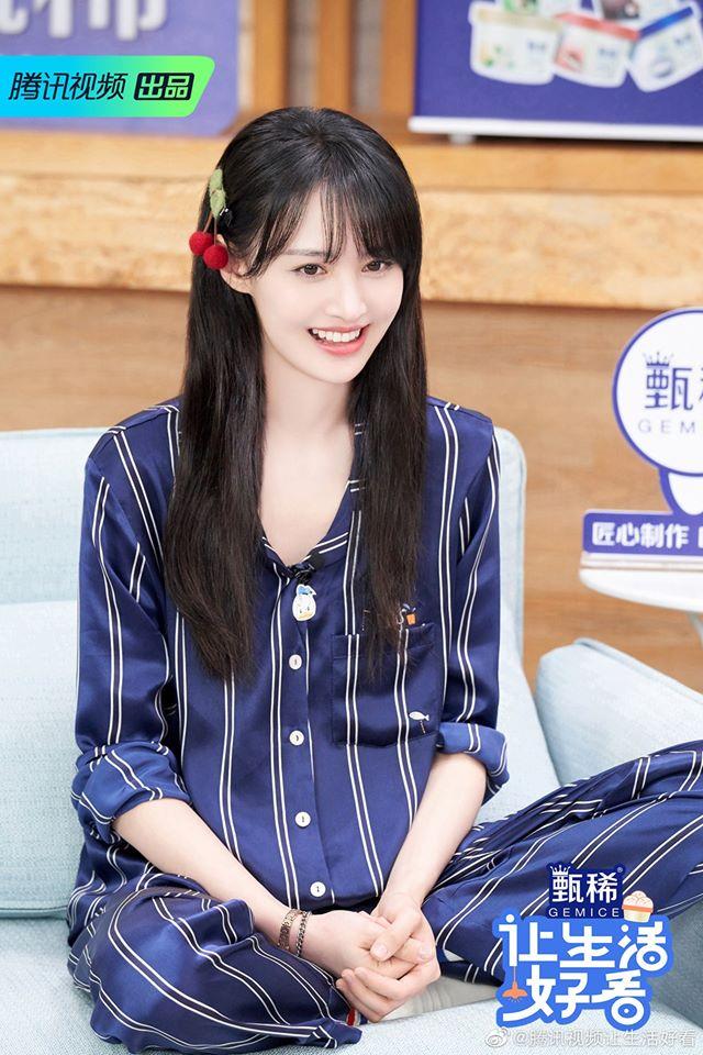 Trịnh Sảng đọc tiếng Anh sai lè, netizen cãi nhau là đáng yêu hay dốt mà còn che giấu-4