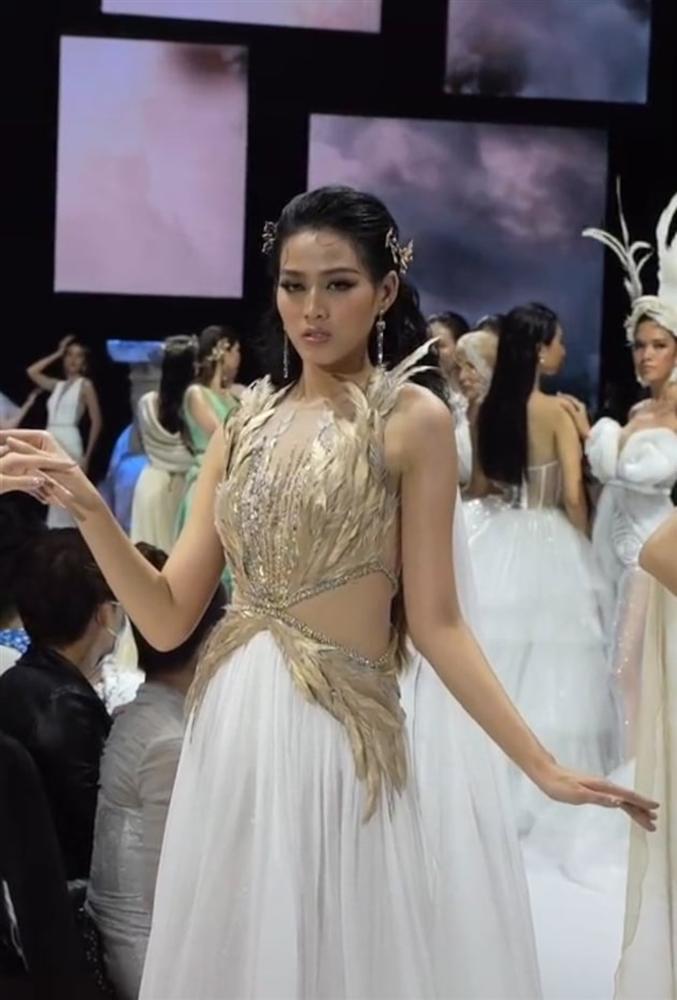 Hóa nữ thần nhưng Đỗ Thị Hà lại lộ vẻ mệt mỏi, kém sắc khiến fans lo lắng-2