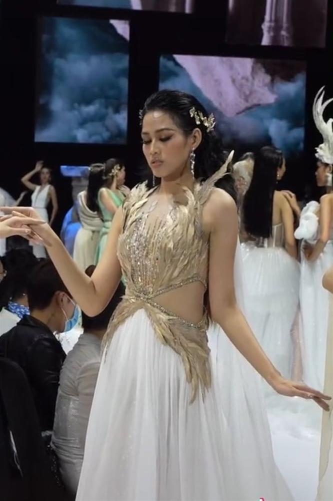 Hóa nữ thần nhưng Đỗ Thị Hà lại lộ vẻ mệt mỏi, kém sắc khiến fans lo lắng-4