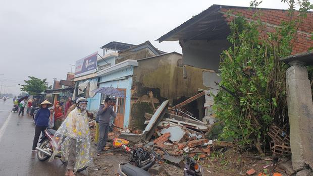 Xe container càn quét 7 nhà dân bên Quốc lộ 1, nhiều người thoát chết-3