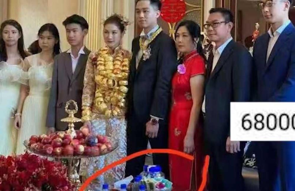 Đám cưới đi bằng trực thăng, cô dâu đeo vàng trĩu cổ gây sốt mạng xã hội-3