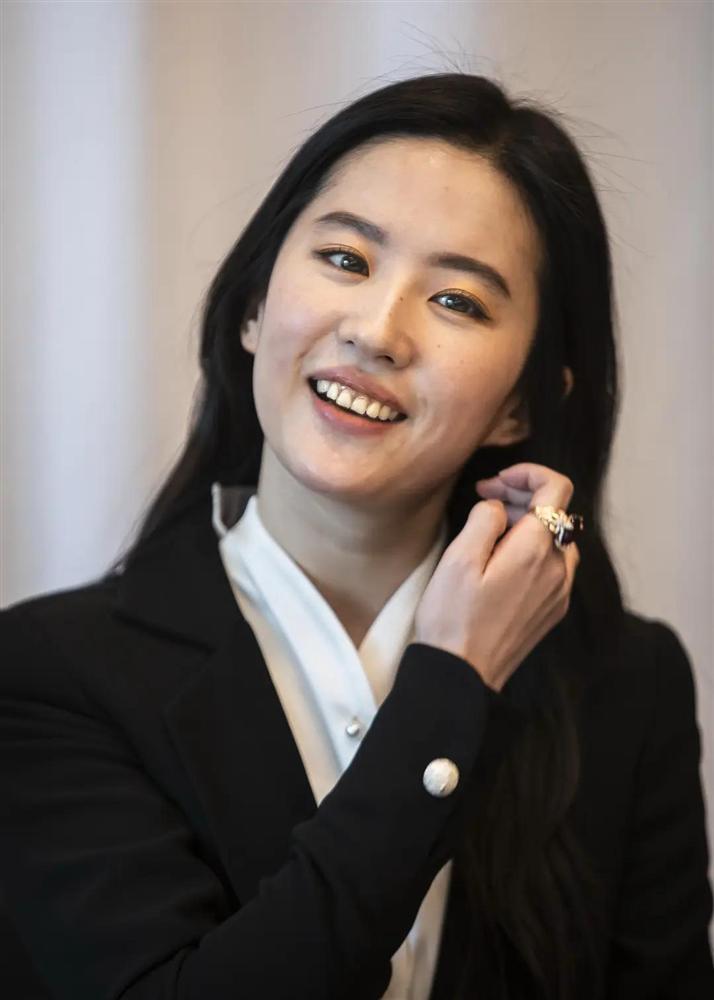 Lưu Diệc Phi: Mỹ nhân tụt dốc cả nhan sắc lẫn sự nghiệp trong năm 2020-10