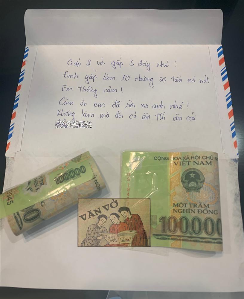 Tưởng người yêu cũ mừng cưới gấp 10 lần như đã hứa, cô dâu nín lặng khi vừa mở phong bì-1