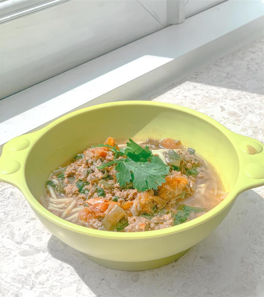 Xem Lan Khuê nấu nhiều món ăn cho con trai, người lớn cũng phát thèm-2