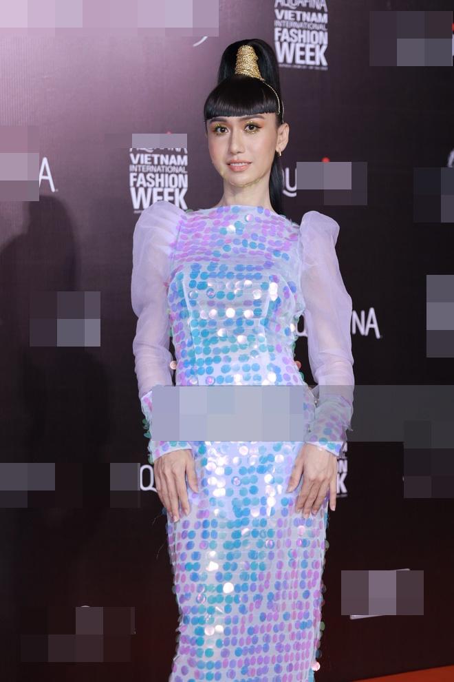 SAO MẶC XẤU: Mâu Thủy lộ nội y lệch màu - Phan Như Thảo lên đồ nhàm chán-2