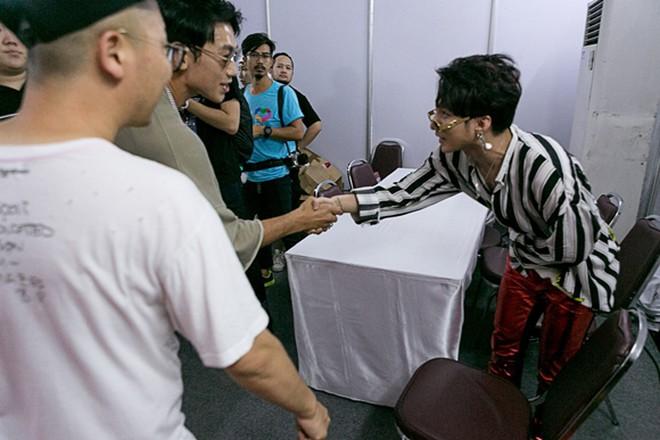 Nhã Phương nhận cơn mưa lời khen vì quá lễ phép với Lệ Quyên-7