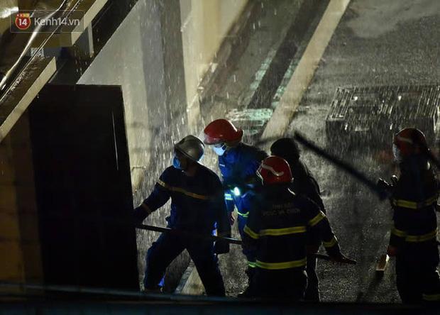 Cháy lớn tại nhà kho công ty dược phẩm Hà Tây, cột khói bốc cao hàng chục mét-5