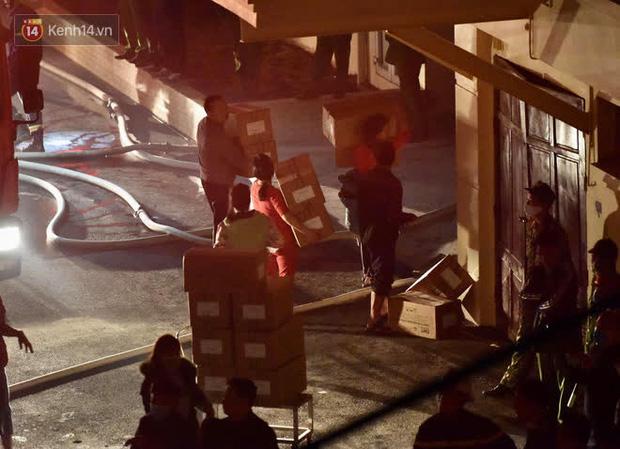 Cháy lớn tại nhà kho công ty dược phẩm Hà Tây, cột khói bốc cao hàng chục mét-6