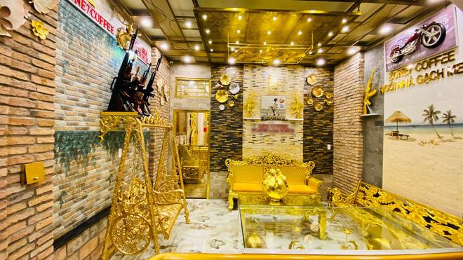 Lóa mắt trước ngôi nhà được dát vàng mọi ngóc ngách đến tận... bát ăn cơm-2