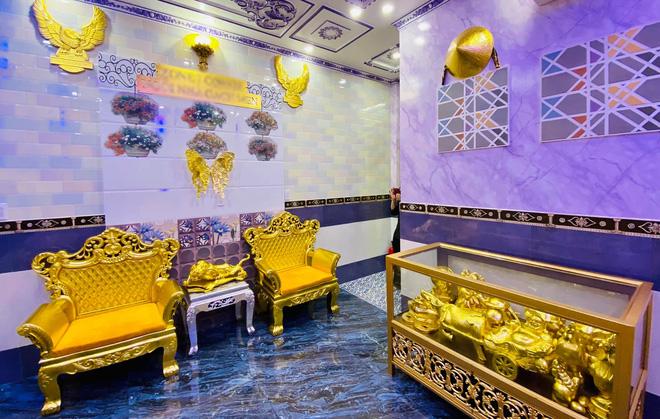 Lóa mắt trước ngôi nhà được dát vàng mọi ngóc ngách đến tận... bát ăn cơm-3