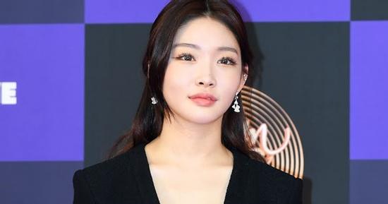 ChungHa bị chỉ trích 'vẫn lông nhông' sau khi nhận kết quả xét nghiệm Covid-19