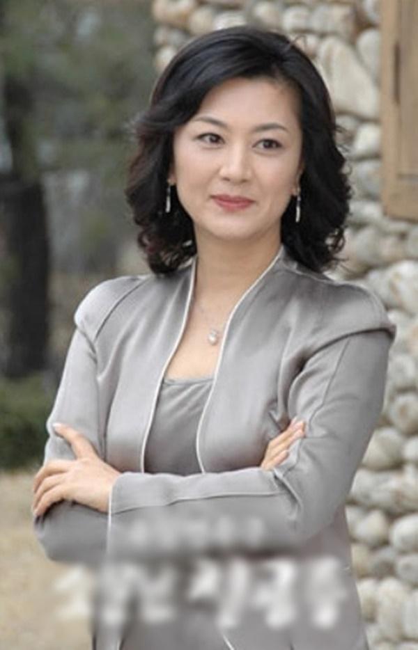 4 Nàng Công Chúa Nổi Tiếng: Kẻ điêu đứng vì có clip nóng, người lấy chồng trắc trở hệt phim-4