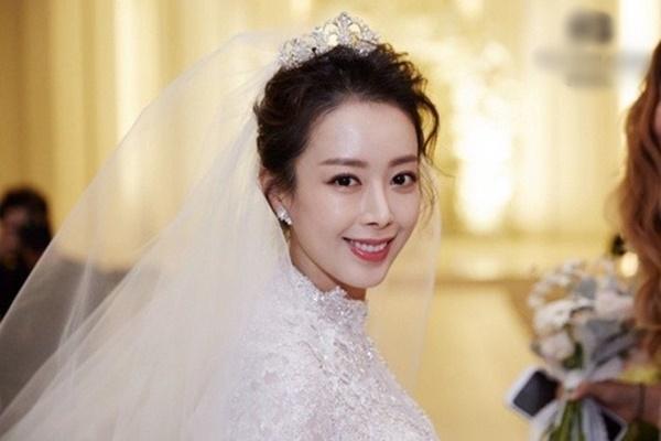 4 Nàng Công Chúa Nổi Tiếng: Kẻ điêu đứng vì có clip nóng, người lấy chồng trắc trở hệt phim-17