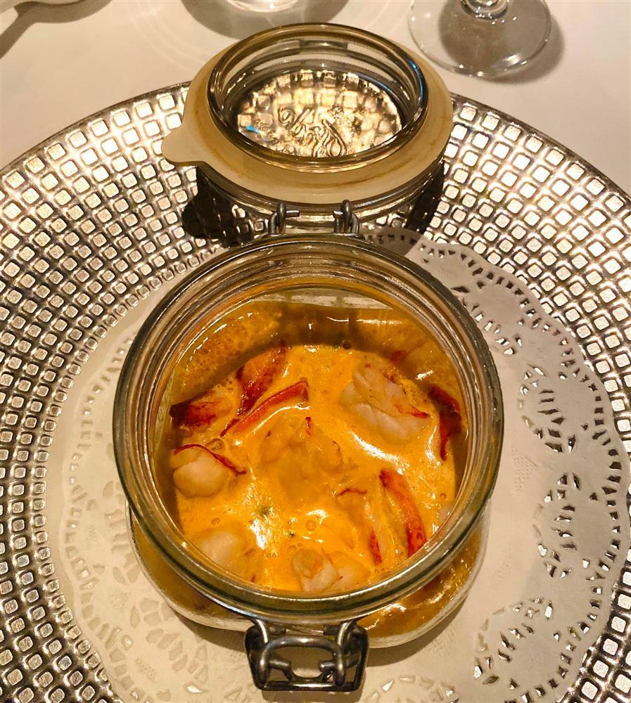 Thu Minh gây sốt vì ăn toàn sơn hào hải vị dáng vẫn nuột như thời con gái-3