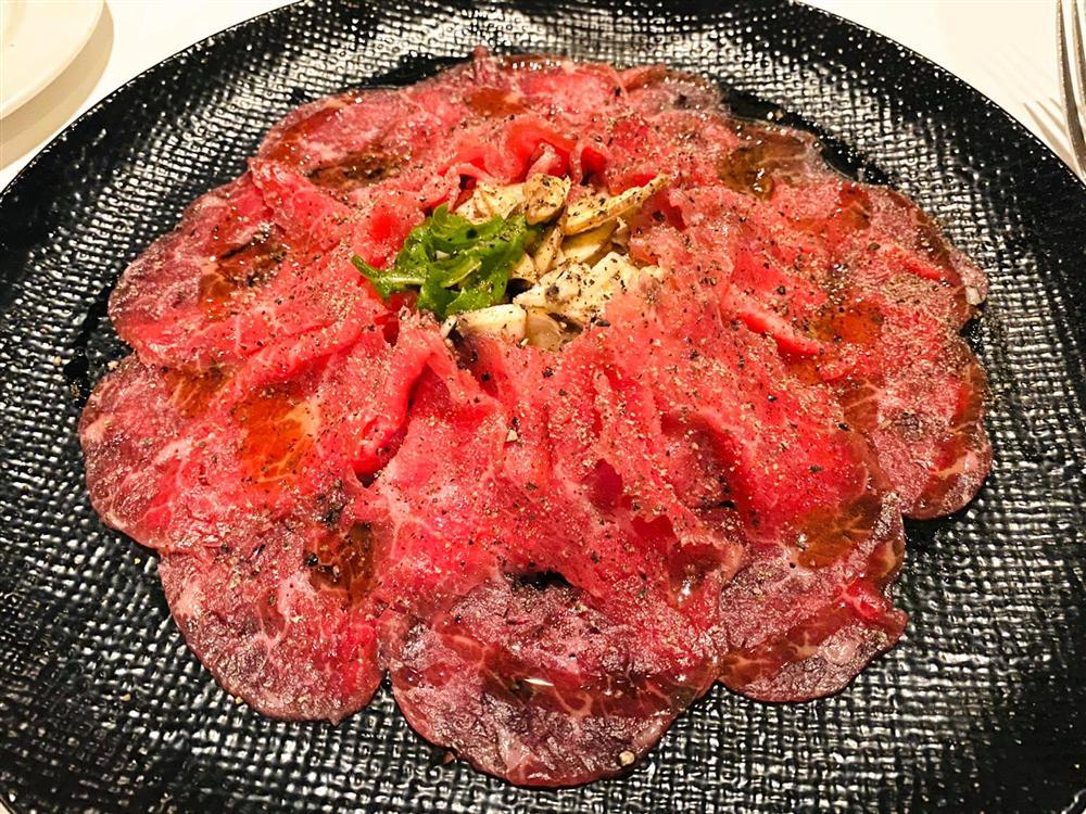 Thu Minh gây sốt vì ăn toàn sơn hào hải vị dáng vẫn nuột như thời con gái-5