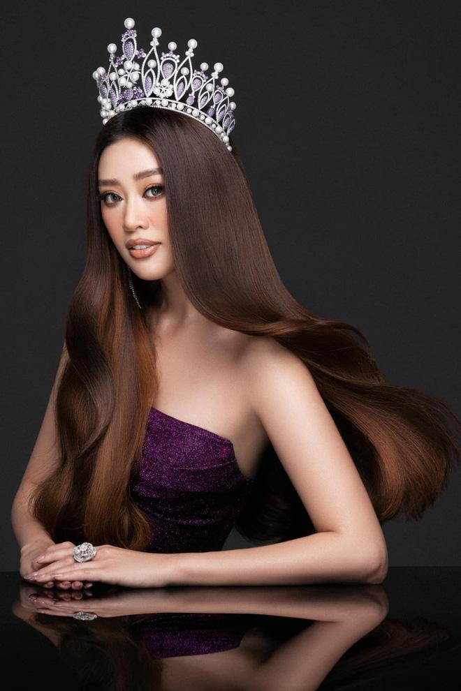 Khánh Vân tung ảnh kỷ niệm 1 năm đăng quang: Sao tóc giả trân như quảng cáo dầu gội vậy?-2