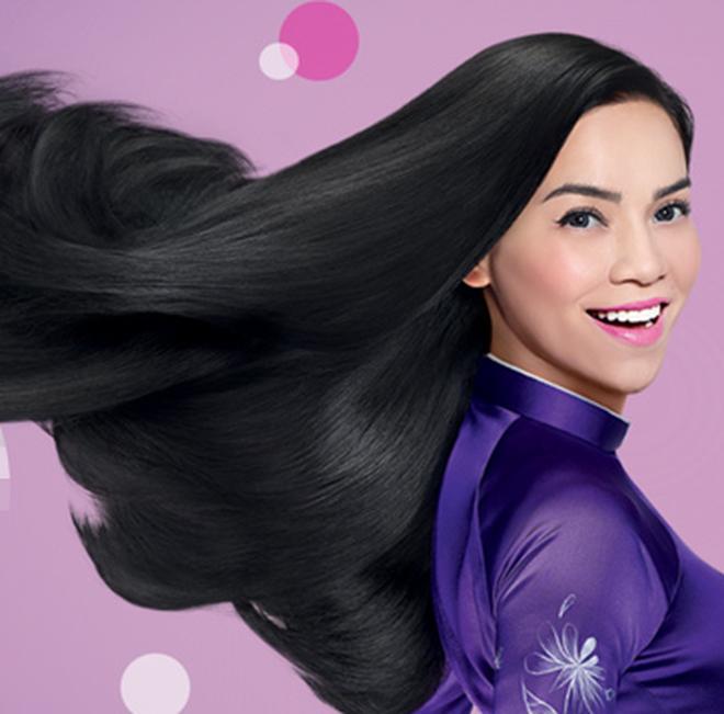 Khánh Vân tung ảnh kỷ niệm 1 năm đăng quang: Sao tóc giả trân như quảng cáo dầu gội vậy?-6