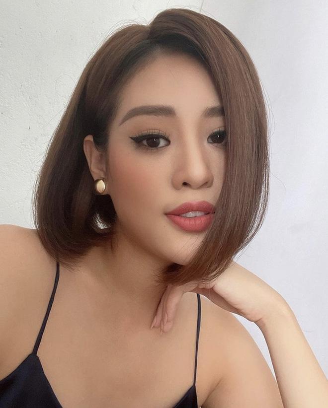 Khánh Vân tung ảnh kỷ niệm 1 năm đăng quang: Sao tóc giả trân như quảng cáo dầu gội vậy?-8