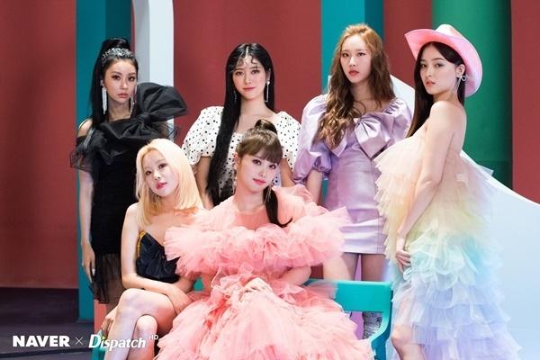 Công ty quản lý MLD Entertainment thông báo tất cả thành viên Momoland đều âm tính với Covid-19. Nhóm sử dụng chung salon làm tóc và trang điểm với Chungha - nữ ca sĩ được xác nhận dương tính trước đó.