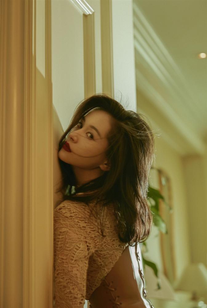 Angela Baby đọ sắc con dâu vua sòng bạc-7