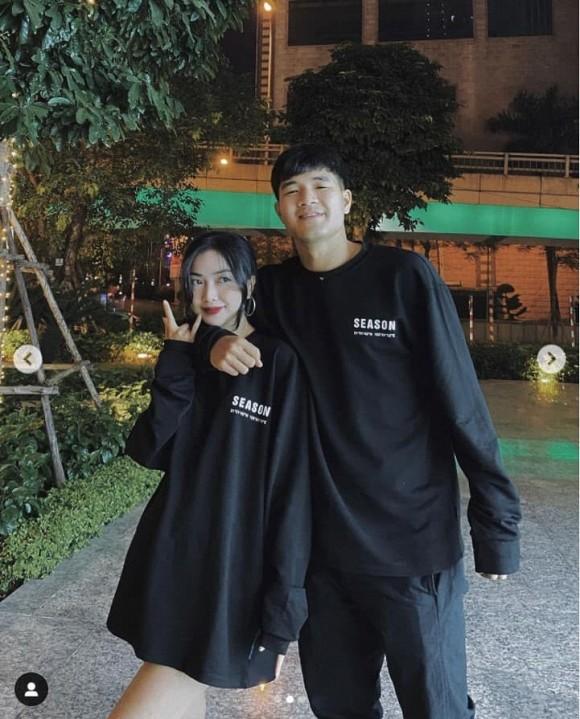 Lâu lắm rồi, Hà Đức Chinh mới cùng bạn gái mặc đồ đôi, tạo dáng cực tình-1