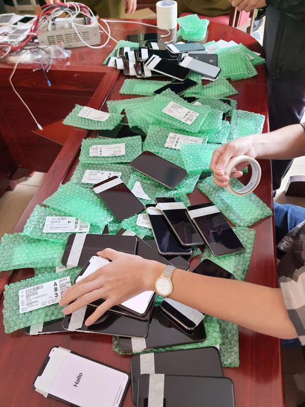 Thu giữ gần 1.000 chiếc điện thoại iPhone nhập lậu qua đường hàng không-5
