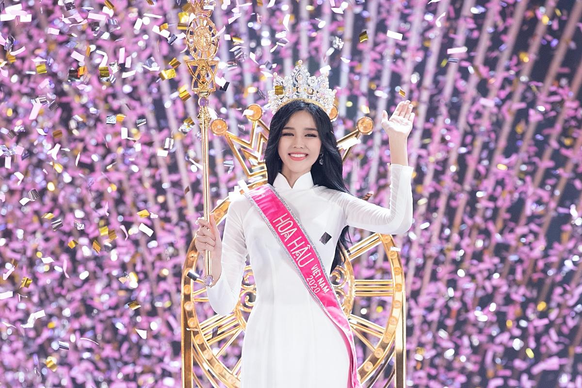 Hôm 6/12, ban tổ chức Miss World xác nhận tân Hoa hậu Việt Nam Đỗ Thị Hà sẽ dự thi vào năm 2021. Việc chinh chiến ở đấu trường nhan sắc lớn, uy tín bậc nhất thế giới đòi hỏi mỗi thí sinh phải nỗ lực rèn luyện bản thân. Các kỳ Miss World thông thường diễn ra vào tháng 11-12, đồng nghĩa Đỗ Thị Hà có khoảng 10 tháng chuẩn bị hành trang.