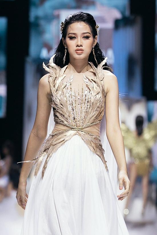 Ở Miss World, phần thi Top Model giữ vai trò quan trọng và người chiến thắng thường đi sâu ở chung kết. Gần nhất là hoa hậu Nigeria thắng Top Model, vào top 5 Miss World 2019. Vì thế, khán giả mong chờ Đỗ Thị Hà rèn luyện kỹ năng trình diễn, biểu cảm tốt hơn trong thời gian tới.