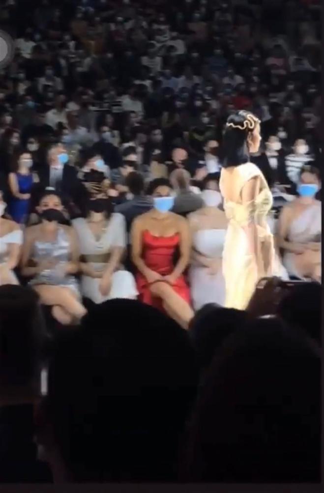 Mỹ nhân lấn chỗ show Đỗ Long không nhận sai, MC Phương Mai phản ứng gay gắt-1