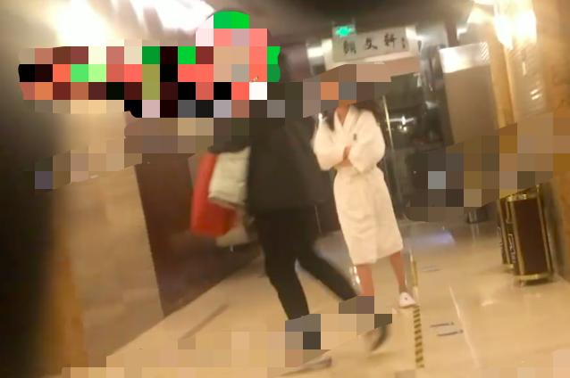 Mỹ nam Song Thế Sủng Phi lộ ảnh ôm hôn gái lạ trong khách sạn-1