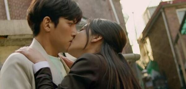 Loạt phim Hàn 2020 bị tuýt còi, khán giả gửi đơn khiếu nại bởi cảnh gợi dục và thô tục-11