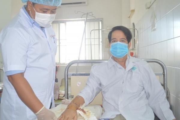 Nam sinh 16 tuổi bị máy tiện cuốn đứt lìa tay phải trong giờ thực hành tại trường-3