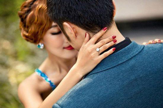 Gửi những bức ảnh về anh hàng xóm 'ăn vụng' cho vợ anh ta xem, tôi không ngờ mình gây ra chuyện động trời