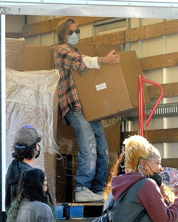 Brad Pitt tiêu khối tài sản 300 triệu USD thế nào?-3