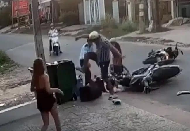 Vụ đánh nữ sinh sau tai nạn giao thông: Nạn nhân đau đầu, tinh thần hoảng loạn, phải nghỉ học-2