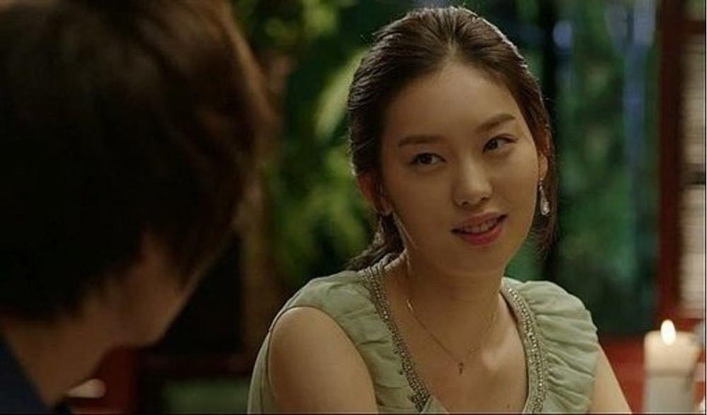 Buổi đầu ra mắt gia đình bạn trai, mẹ anh hỏi lạ lẫm Đố cháu biết ví tiền con bác màu gì?-2